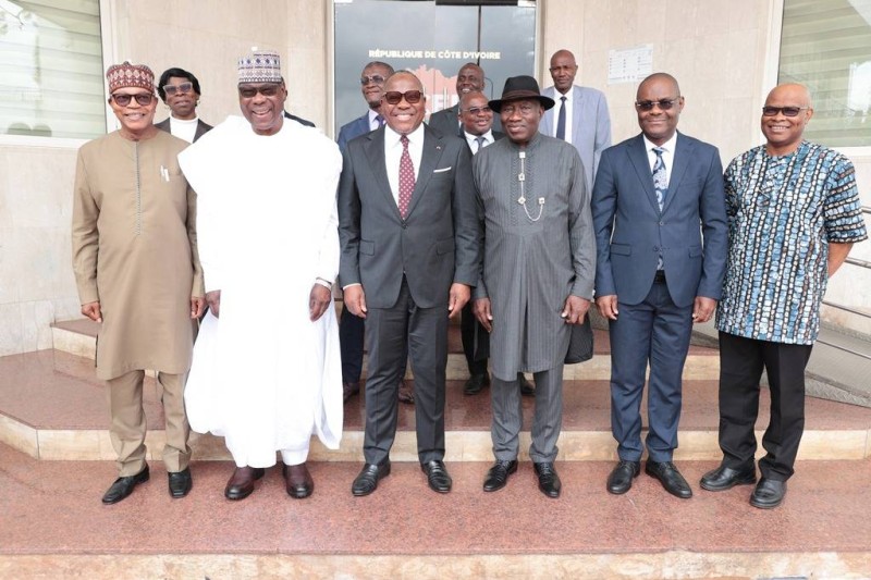 Le président de la CEI, Ibrahime Kuibiert-Coulibaly, avait à ses côtés certains de ses collaborateurs. (Ph: Dr)