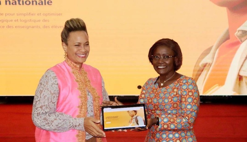 La ministre Mariatou Koné et l'Ambassadrice des Usa en Côte d'Ivoire Jessica Ba