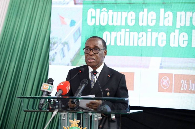 Le président Aka Aouélé a représenté le Premier ministre à cette cérémonie.