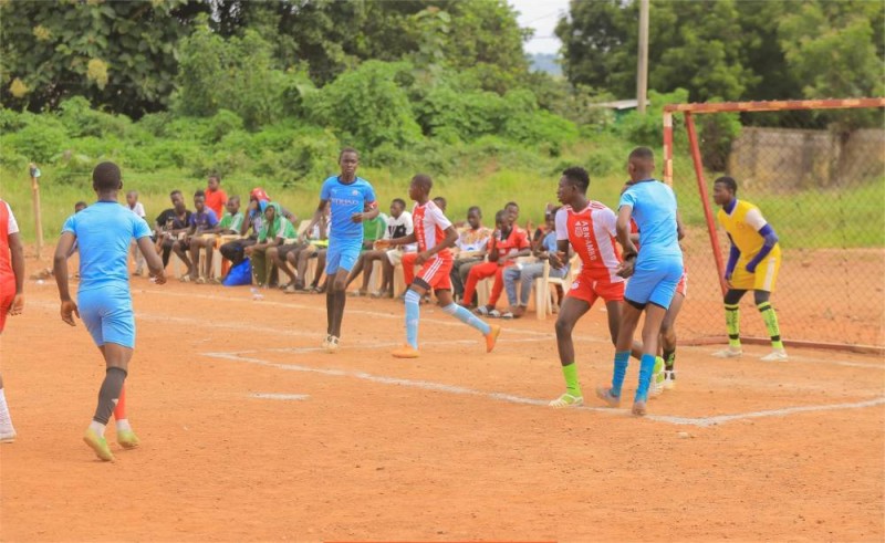 Koro (en bleu) a disposé de Borotou par 3 buts à 2. (Ph: Dr)