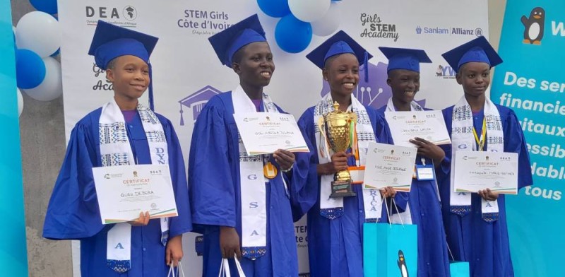 Des finalistes en pleine démonstration lors du championnat national de robotique, le samedi 12 juillet 2025, à Cocody.