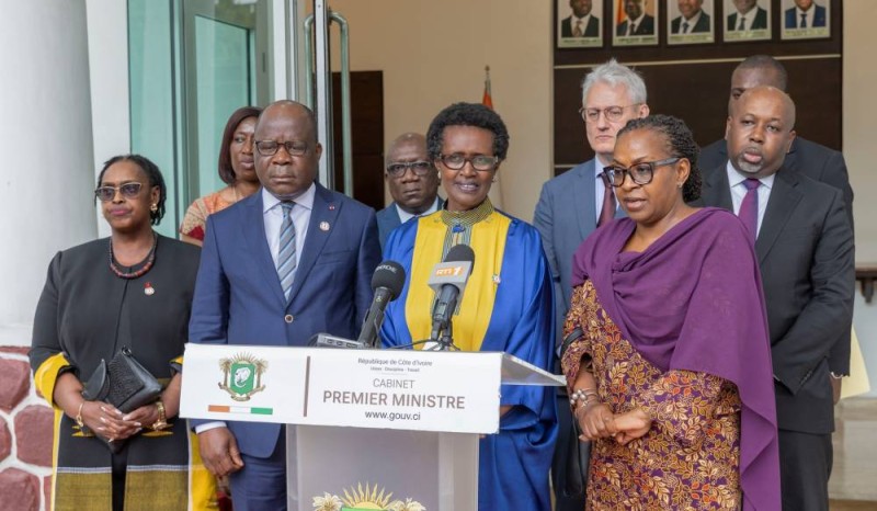La Directrice exécutive de l’ONUSIDA, Mme Winnie Byanyima, le ministre en charge de la Santé Pierre N'Dimba