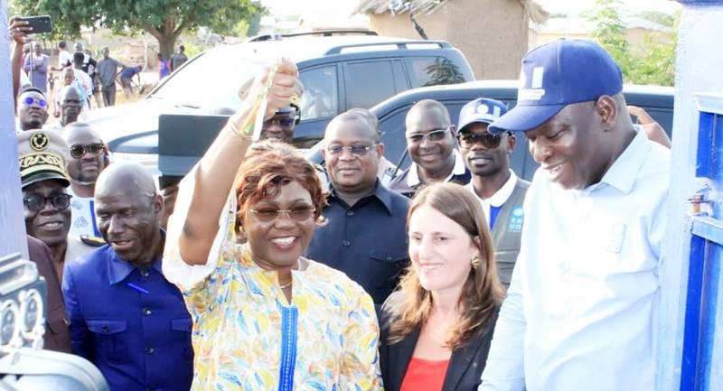 La ministre de l’Économie, du Plan et du Développement, Nialé Kaba, fière après l'inauguration du château. (Ph: Dr)