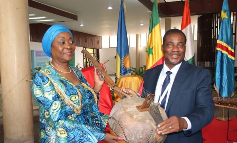 Pr Hien Sié et Mme Marie-France Lydie Hélène Pongault, ministre congolaise de l’Industrie culturelle, artistique, touristique et des loisirs