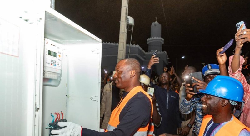 Mise sous tension officielle de plusieurs localités, dont Bazra Natifs et Bonoufla. par le président Mamadou Touré