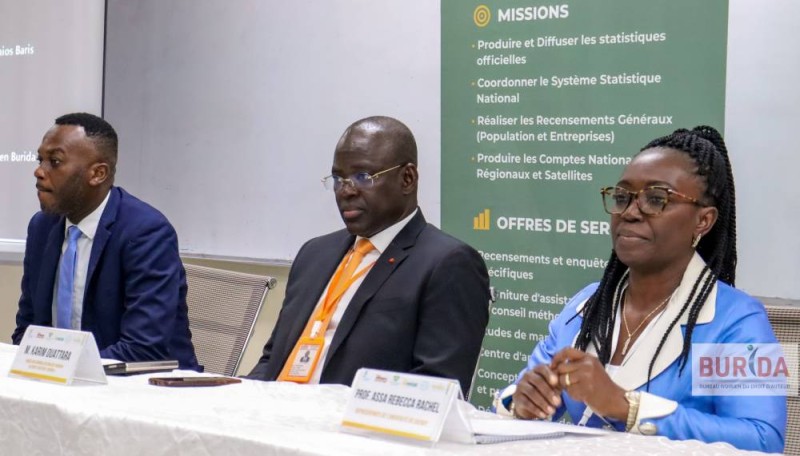 Le Directeur général du Burida au centre