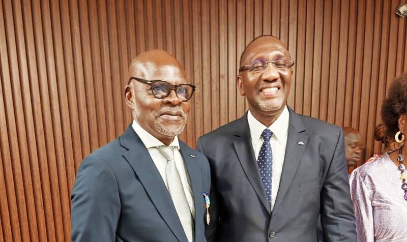 Fiacre Asséké, directeur général de l’entreprise « Asséké Oro » (à gauche) et le ministre du Commerce et de l'Industrie, Souleymane Diarrassouba. (Ph: Dr)