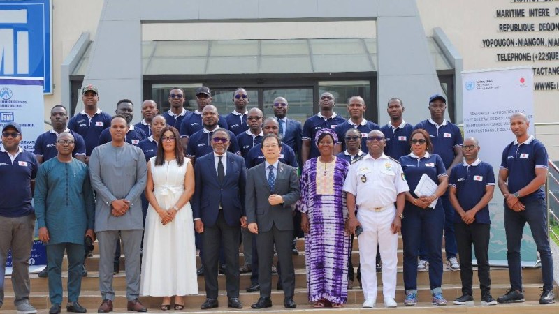 Les participants au stage, issus de divers États du golfe de Guinée, aux côtés des représentants de l’ONUDC, du Japon et de l’ISMI. (Photo DR)