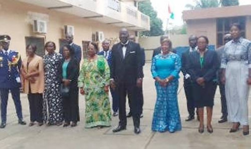 La montée du drapeau a eu lieu au Consulat général de Côte d’Ivoire au Bénin, en présence des autorités administratives. (Ph: M. Appena)