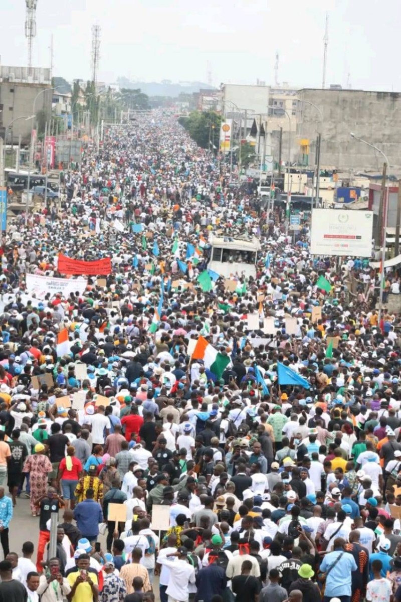 Les militants et sympathisants des partis du Front commun sont sortis nombreux pour prendre part à la marche. (Ph: Dr)