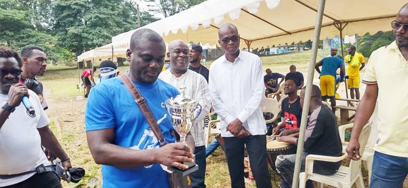 Caman MC, équipe fair-play du tournoi, a également reçu un trophée. (Ph: Dr)