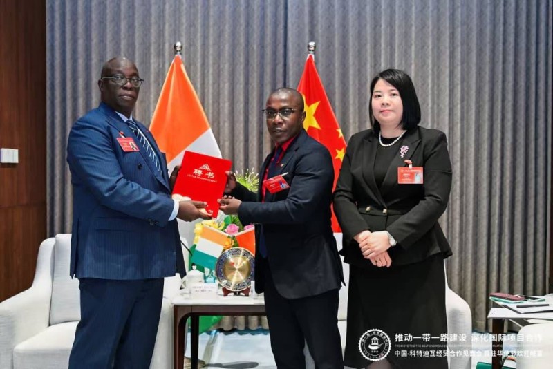 Son Excellence Bogui Éric Yapo (à gauche), nouveau Consul Général de Côte d’Ivoire à Guangzhou (Photo Dr)