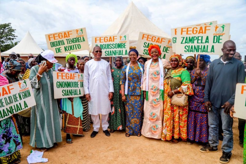 Le ministre Bruno Nabagné Koné a salué l’engagement des femmes de la Bagoué et a félicité les lauréates.(dr)