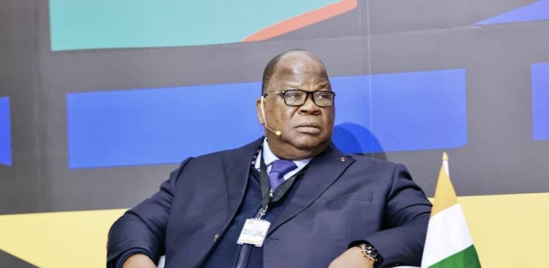 Laurent Tchagba présentant l’expérience ivoirienne en gestion de l’eau lors du Sommet africain à Cape Town