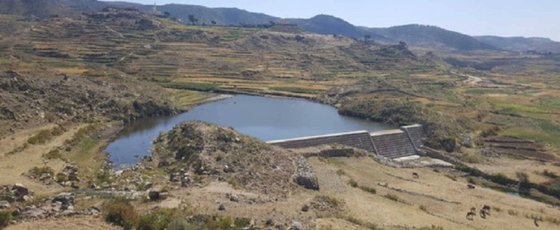 Là où les rivières saisonnières débordaient et disparaissaient sans laisser de traces, des barrages construits à la main retiennent aujourd'hui une eau précieuse.(Ph:DR)