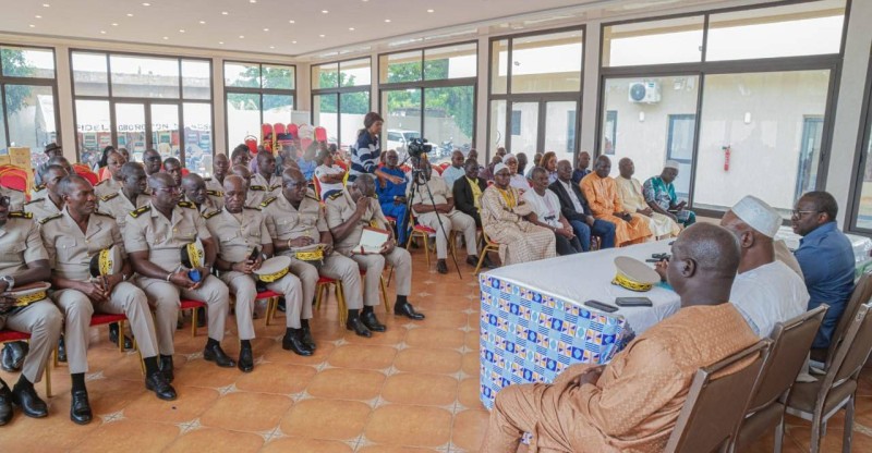 Rencontre tenue dans la somptueuse salle de réunion de la résidence du ministre, président du conseil régional du Poro au quartier résidentiel de Korhogo
