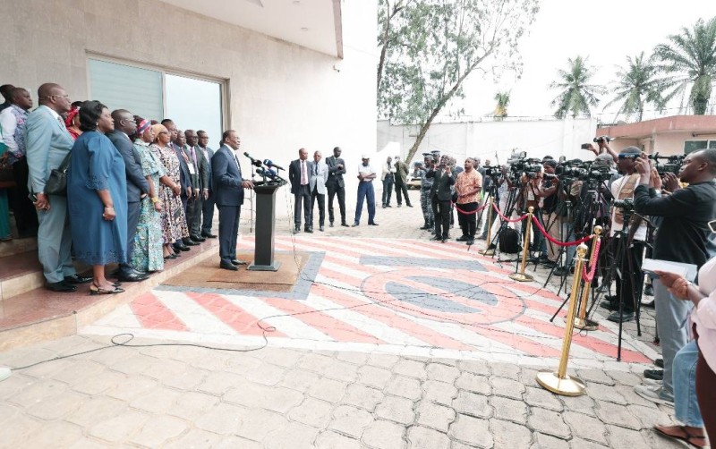 AFFI Nguessan face à la presse après le dépôt de sa candidature. (Dr)