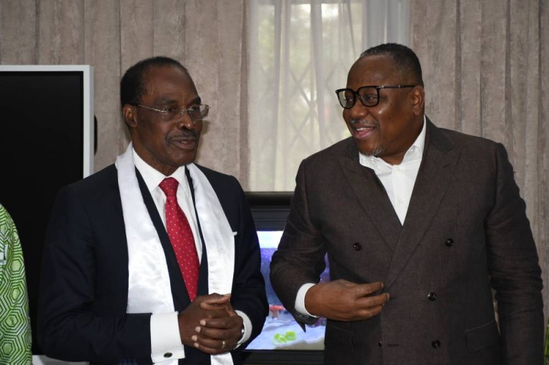 Alain Cocauthrey (représentant du Candidat Tidjane Thiam) et le Président de la Cei, Ibrahime Kuibiert-Coulibaly. (dr)