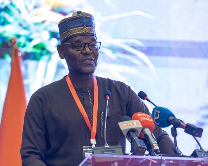 Le Secrétaire général de l'Union Africaine des Télécommunications (Uat) John Omo s’est félicité de la tenue de cette rencontre préparatoire.
Intervenant par visioconférence. (DR)