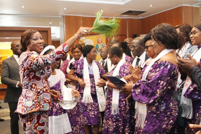 Kandia Camara baptisant ses filleuls. (Ph: Joséphine Kouadio)