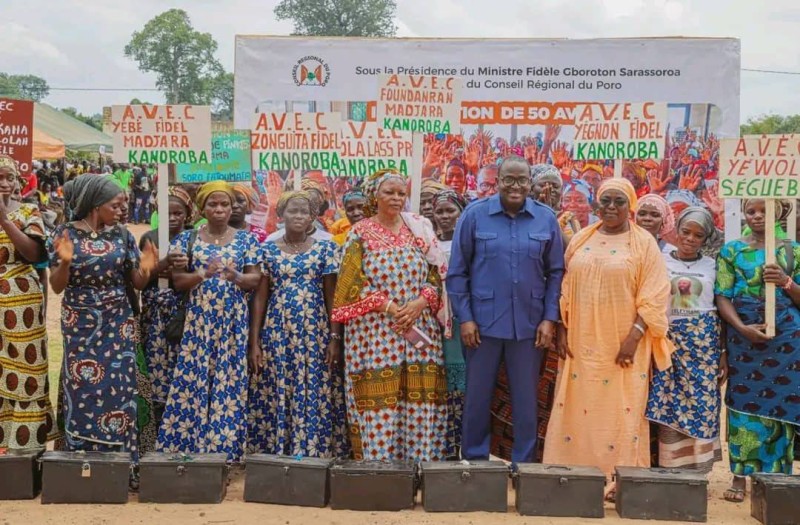 Des femmes rurales réunies, déterminées à transformer leur engagement en levier d’autonomie économique autour du président Sarassoro