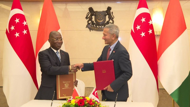 En marge du forum, Léon Kacou Adom a rencontré son homologue singapourien, le Dr Vivian Balakrishnan. (DR)
