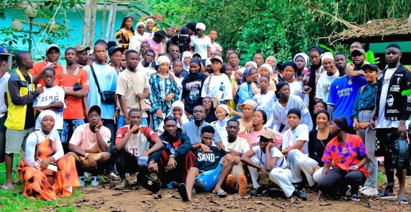 Les communautés villageoises de Modeste unies autour de leur chef Nanan Konney Ahoua Simon. (Ph: Dr)