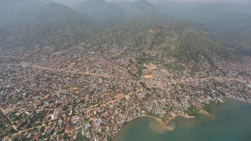  Vue aérienne de la ville d'Uvira en RD Congo (photo d'illustration). Photo MONUSCO/Abel Kavanagh 