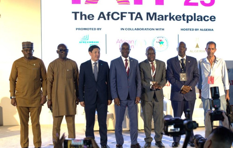 Les amis de la Côte d'Ivoire autour de l'ambassadeur Voho Sahi et du Dg de Côte d'Ivoire export