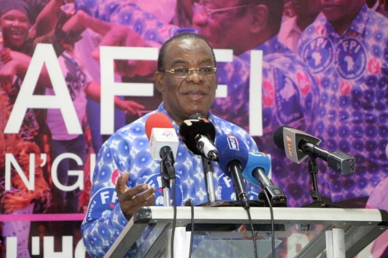 Le leader du Fpi, Pascal Affi N'Guessan, lors de sa conférence de presse. (Ph: Dr)