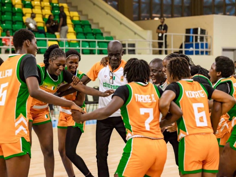 Le coach Thomas N’Da et les Éléphantes savourant leur victoire (DR)
