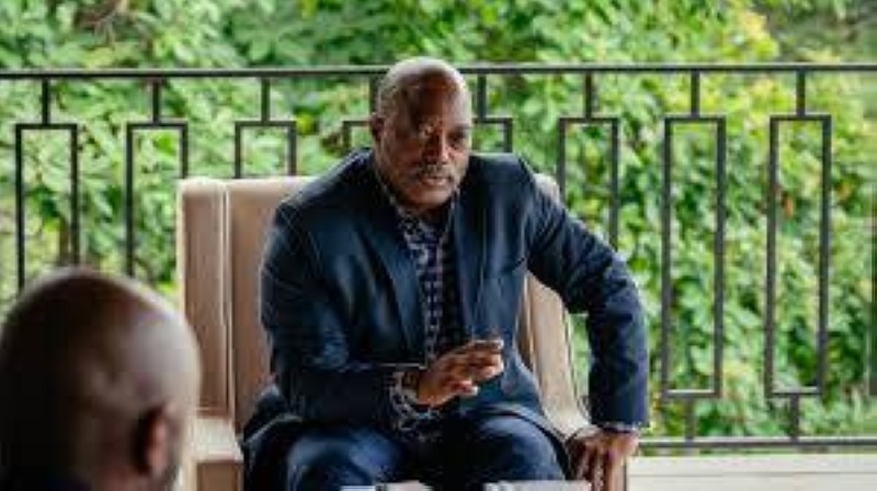  L'ancien président de la République démocratique du Congo, Joseph Kabila, lors d'une réunion avec des chefs traditionnels dans l'une de ses résidences à Goma, le 30 mai 2025. AFP - JOSPIN MWISHA 