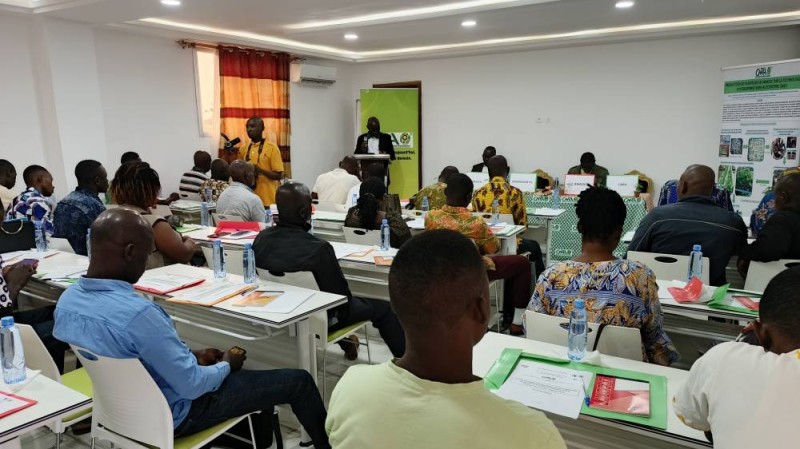 Les producteurs semenciers de la zone Est attentifs lors de la session de formation à Abengourou.