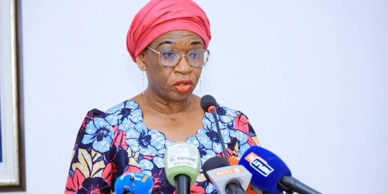 Les Awards de la Fonction publique 2025 lancés par Nasséré Kaba, directrice de cabinet, représentant la ministre d’État Anne Désirée Ouloto-Lamizana. (Ph: Dr)
