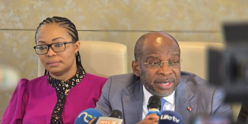 Le ministre Siandou Fofana. A ses côtés Isabelle Anoh, Dg des Loisirs