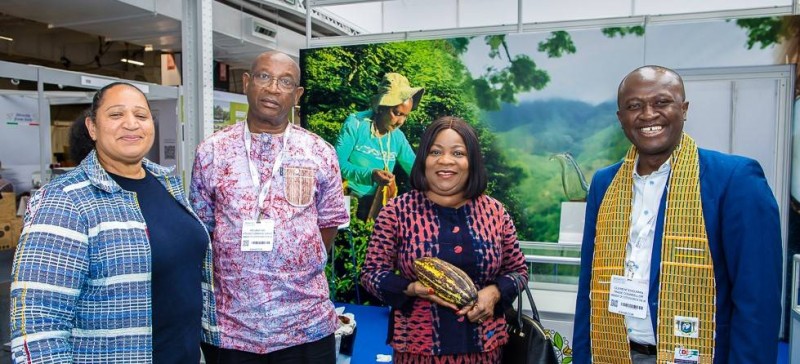 La délégation ivoirienne, conduite par Son Excellence Mme Amani Sara, fière de promouvoir les produits du terroir à Londres.