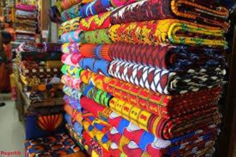 Un magasin de pagne à Abidjan. (DR)