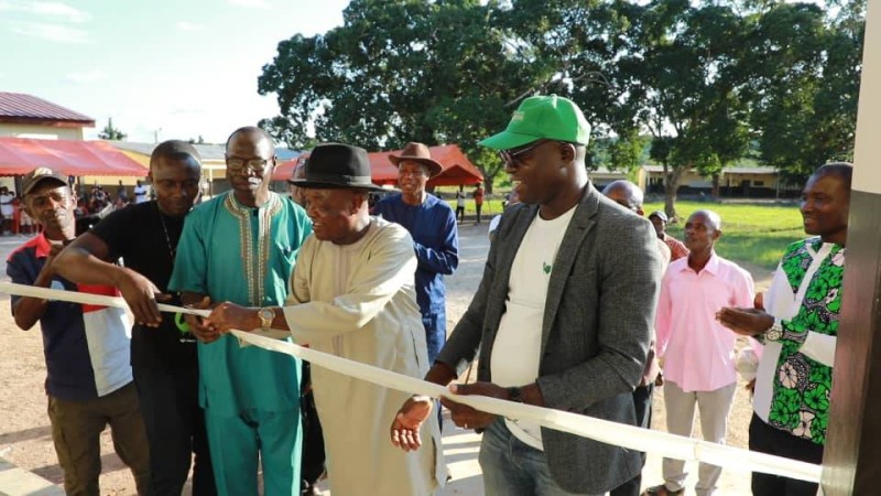  Coupure du ruban symbolique par le chef du village (Ph: DR)