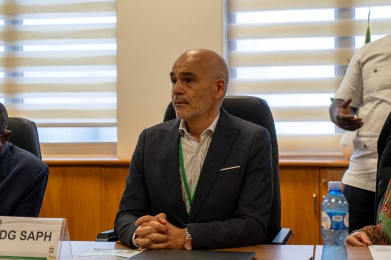Thierry Serres, directeur général de la Saph lors d’une séance de travail