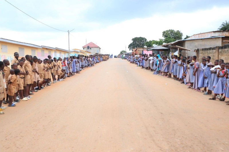 C'est dans une atmosphère de fête que les élèves retrouvent leur école qui a fait peau neuve. (Ph: Dr)