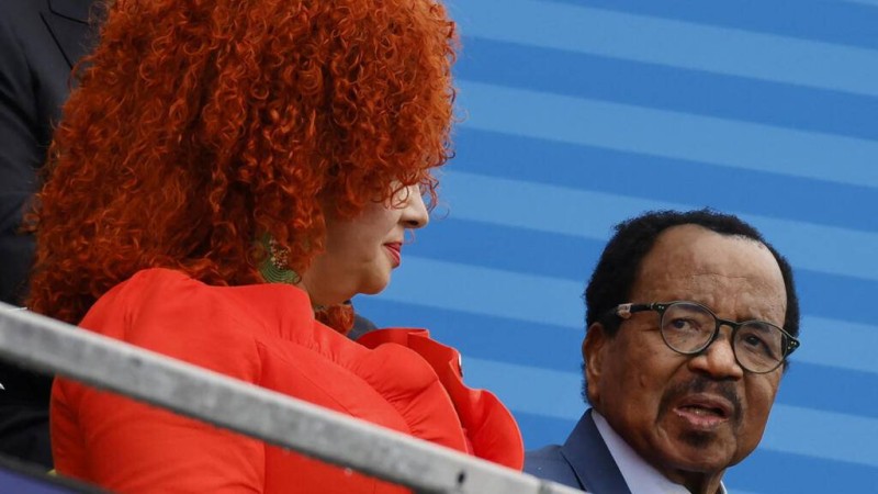  L'appel à empêcher la réélection du président camerounais Paul Biya (à droite) est venu de sa propre famille, cette fois-ci. Ici, le président avec son épouse Chantal Biya (à gauche) assistent à la cérémonie d'ouverture des Jeux olympiques de Paris 2024, le 26 juillet 2024. © Odd Andersen / AFP 
