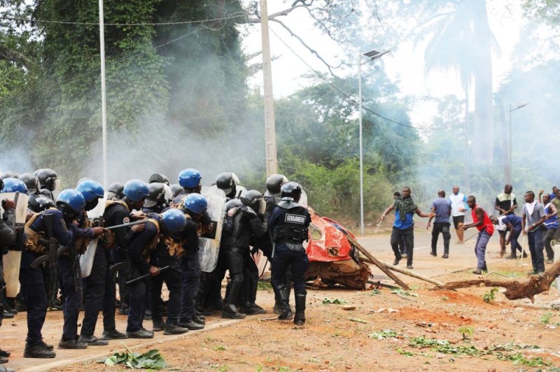 Démonstration tactique des escadrons de la 3ᵉ légion de Gendarmerie Mobile face à un scénario de manifestation.