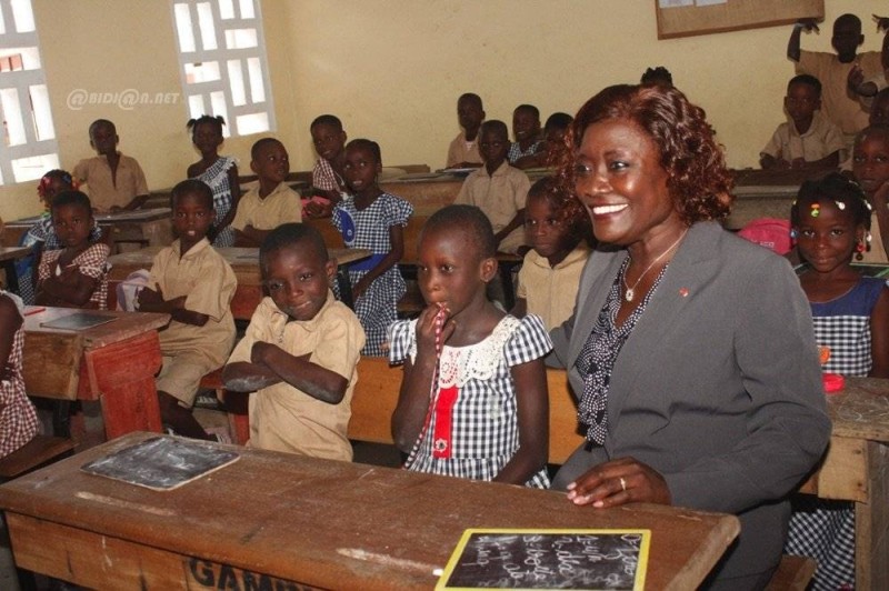 La ministre Mariatou Koné dans une salle de classe. (Ph: Dr)