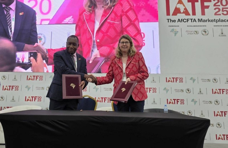 Le Dr Gainmore Zanamwe d’Afreximbank et Mme Martina Biene, Présidente de l’AAAM