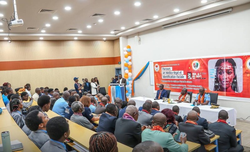 Les officiels et partenaires lors du lancement du parcours « Art médico-légal et identification faciale » à l’Université de Bondoukou.
