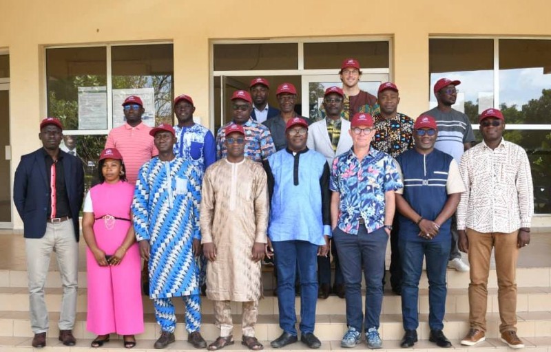Photo de famille des participants à l’atelier scientifique du DPASAP, tenu à l’Université Péléforo Gon Coulibaly de Korhogo.