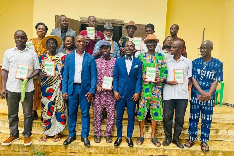 Le magistrat Allou Boigny Nobel a présenté son ouvrage « Achetez un terrain en toute sécurité en Côte d’Ivoire » lors de la conférence publique à Songon.