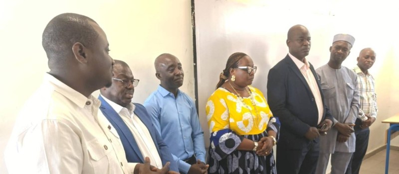 Mme N’Cho Aïda Valérie, cheffe du projet FIMCA, lançant officiellement la session de formation des tuteurs-mentors.