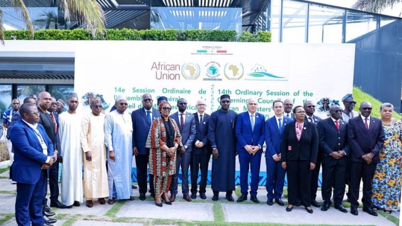 Photo de famille des ministres et partenaires présents à la 14ᵉ session de l’AMCOW, tenue du 27 au 29 septembre 2025 à Dakar.