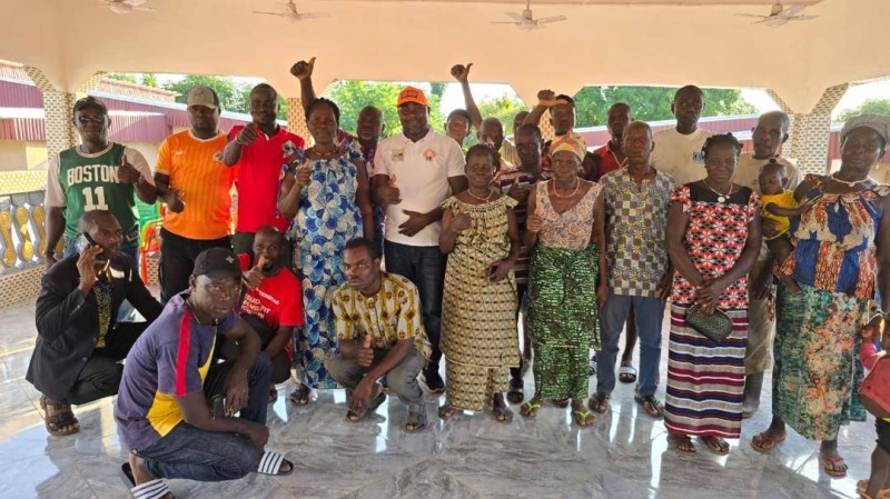 Samuel Konan galvanise les villages de Molonouble avant le grand rendez-vous politique. (Dr)